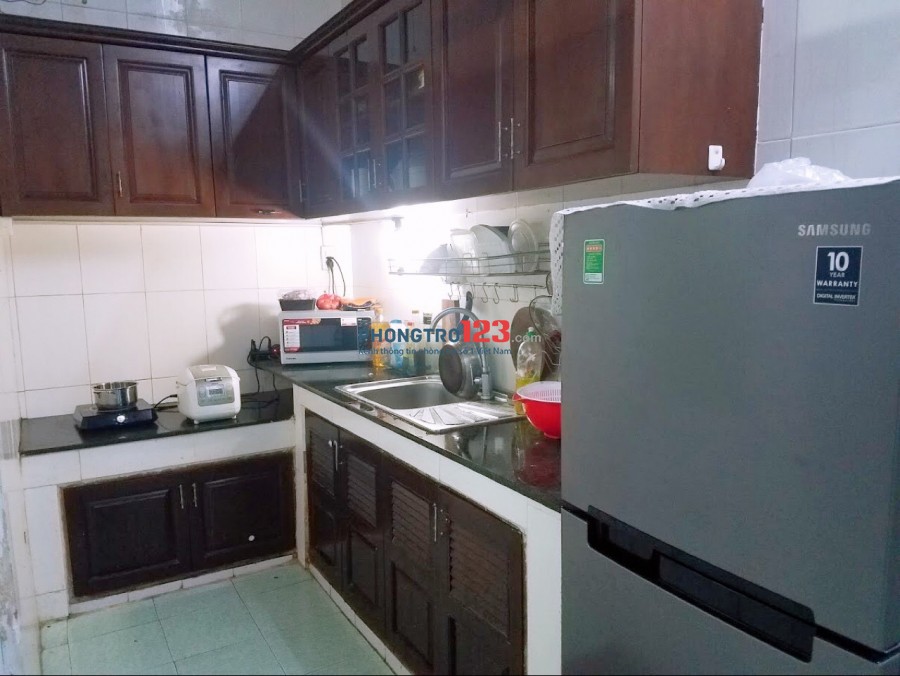Cho thuê căn hộ Full nội thất tầng trệt 60m2 2pn mặt tiền tại Đinh Tiên Hoàng Q1