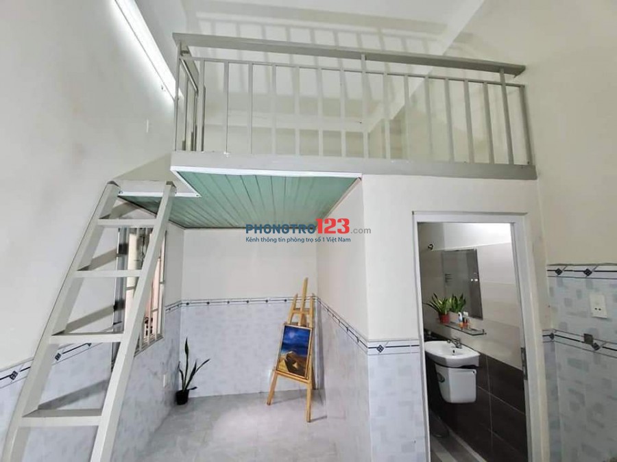 Phòng ban công hướng Đông Nam thông thoáng gió trời