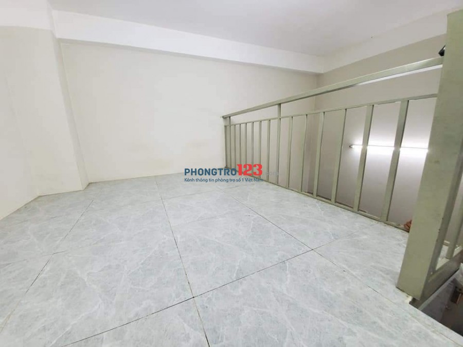 Phòng ban công hướng Đông Nam thông thoáng gió trời