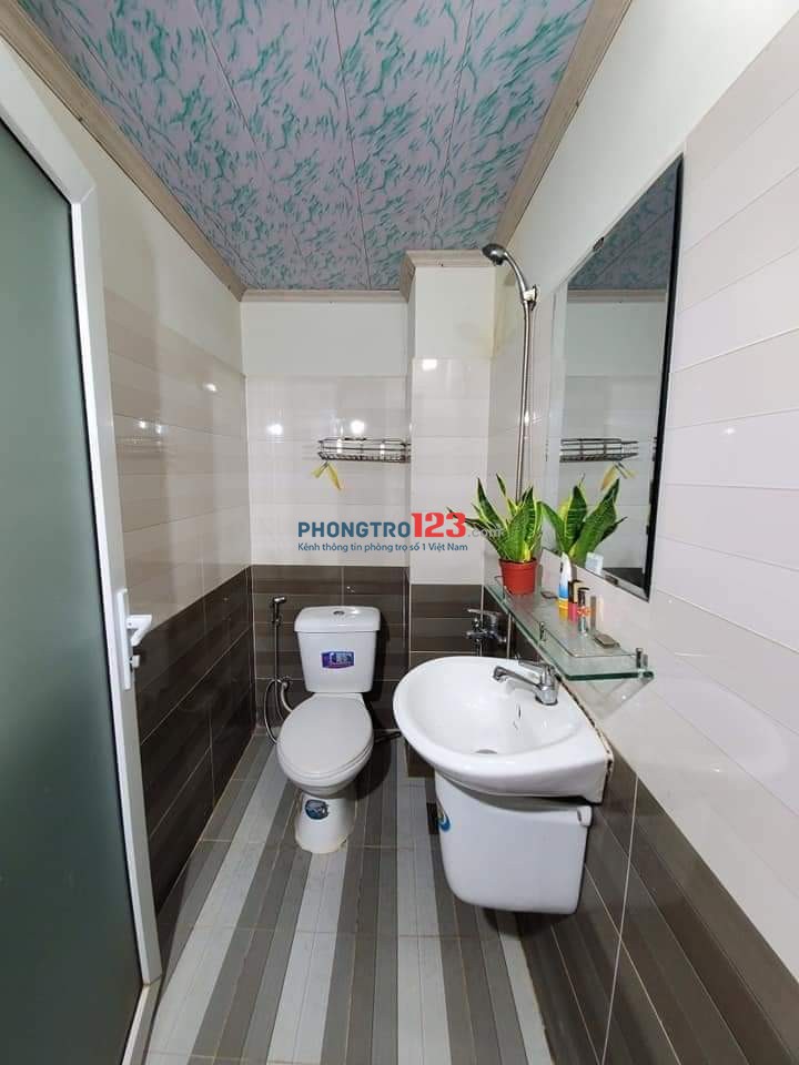 Phòng ban công hướng Đông Nam thông thoáng gió trời