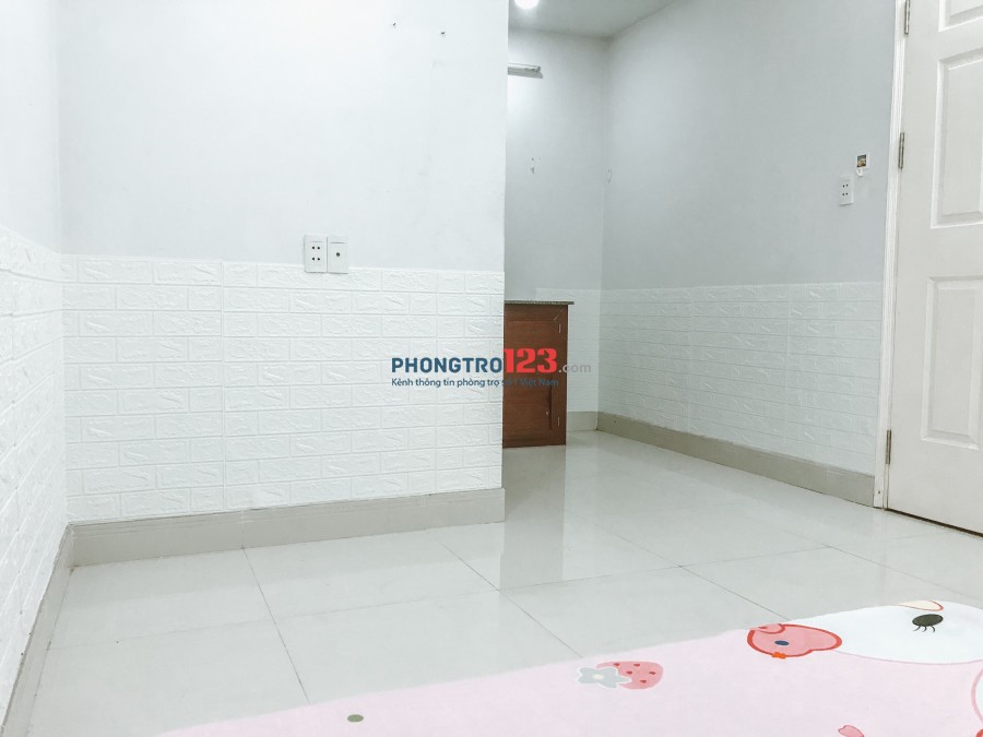 Phòng mới 18m2 máy lạnh, máy nước nóng, giá rẻ Tân Bình, Cộng Hoà, Nhất Chi Mai