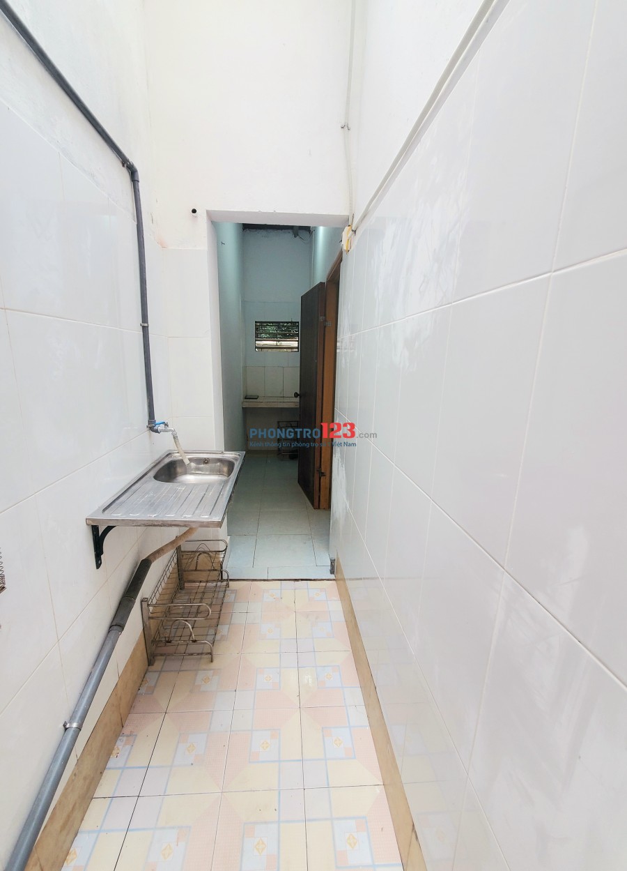 Cho thuê nhà 27m2, Khương Trung, sân rộng, yên tĩnh, an ninh tốt.
