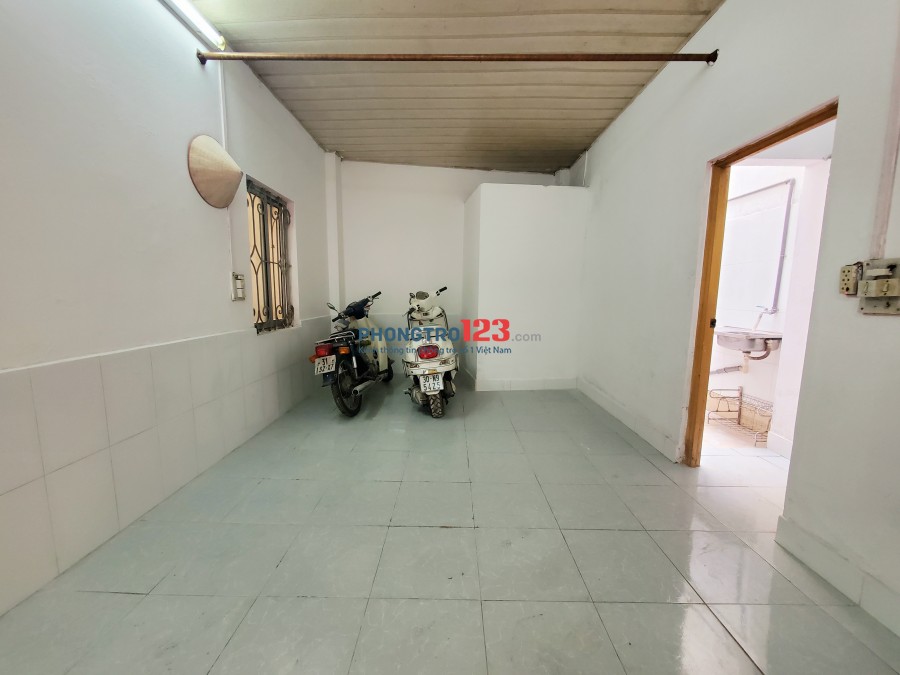 Cho thuê nhà 27m2, Khương Trung, sân rộng, yên tĩnh, an ninh tốt.