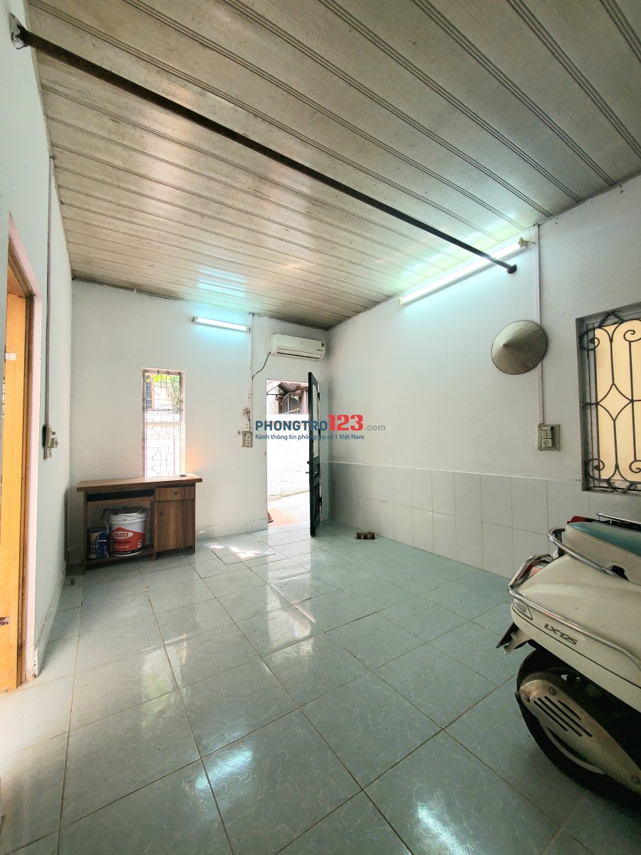 Cho thuê nhà 27m2, Khương Trung, sân rộng, yên tĩnh, an ninh tốt.