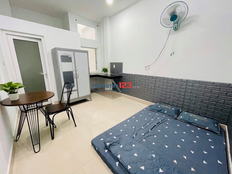 Phòng cộng hoà 25m2 cửa sổ ban công, sạch sẽ