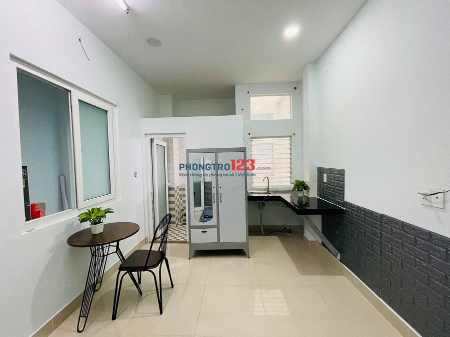 Phòng cộng hoà 25m2 cửa sổ ban công, sạch sẽ