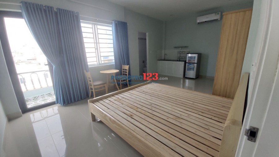 Căn hộ BAN CÔNG FULL NỘI THẤT - ngay Vincom Q9, ngã tư Thủ Đức