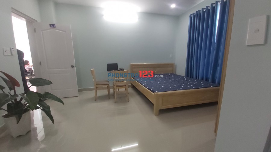 Căn hộ BAN CÔNG FULL NỘI THẤT - ngay Vincom Q9, ngã tư Thủ Đức