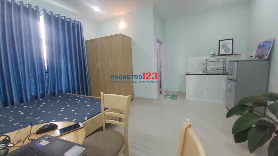 Căn hộ BAN CÔNG FULL NỘI THẤT - ngay Vincom Q9, ngã tư Thủ Đức
