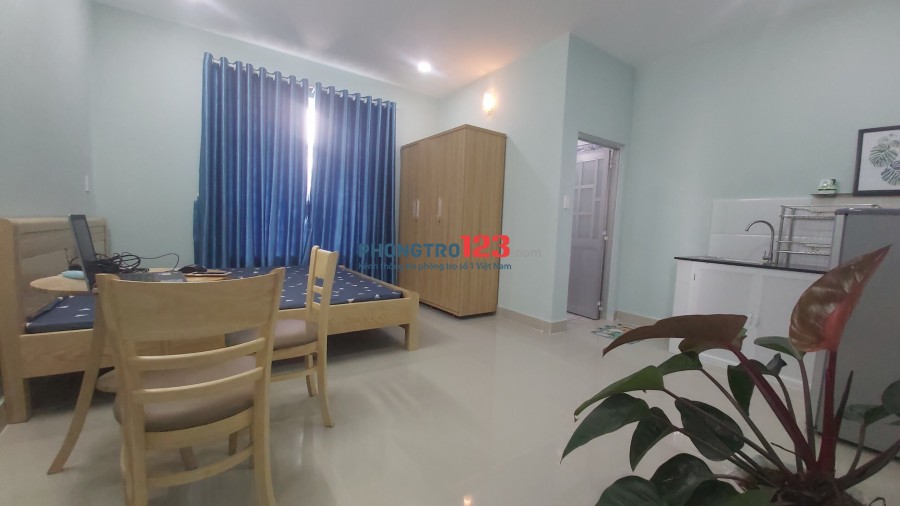 Căn hộ BAN CÔNG FULL NỘI THẤT - ngay Vincom Q9, ngã tư Thủ Đức