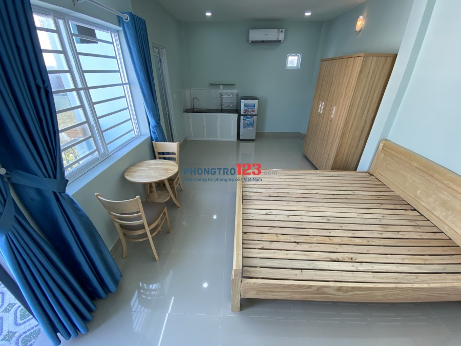 Căn hộ BAN CÔNG FULL NỘI THẤT - ngay Vincom Q9, ngã tư Thủ Đức