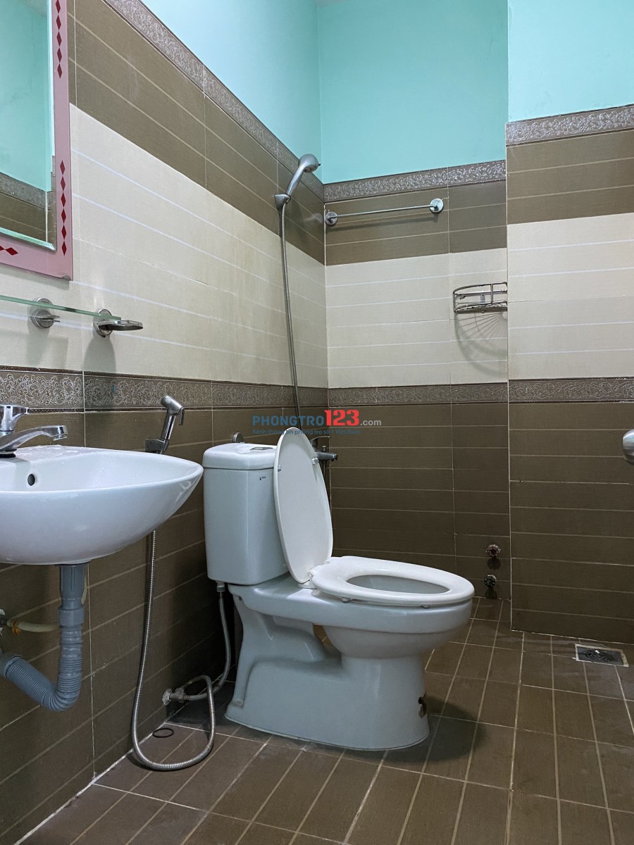 Phòng đẹp, mới, đầy đủ tiện nghi - WC riêng ngay trung tâm quận Bình Thạnh