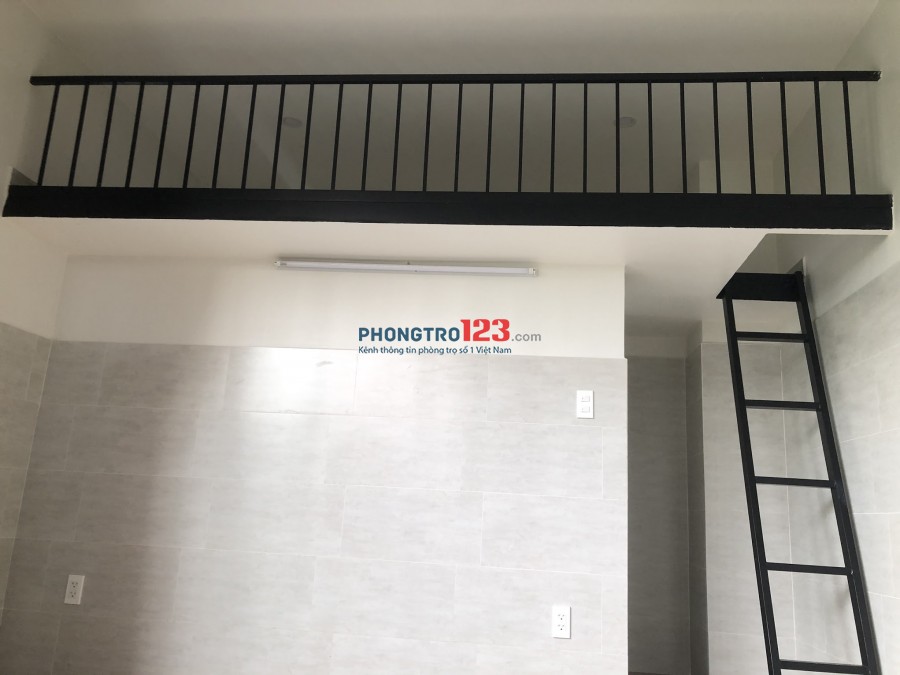 Còn 01 phòng, có gác, ban công, máy lạnh, Gía 5tr/ tháng