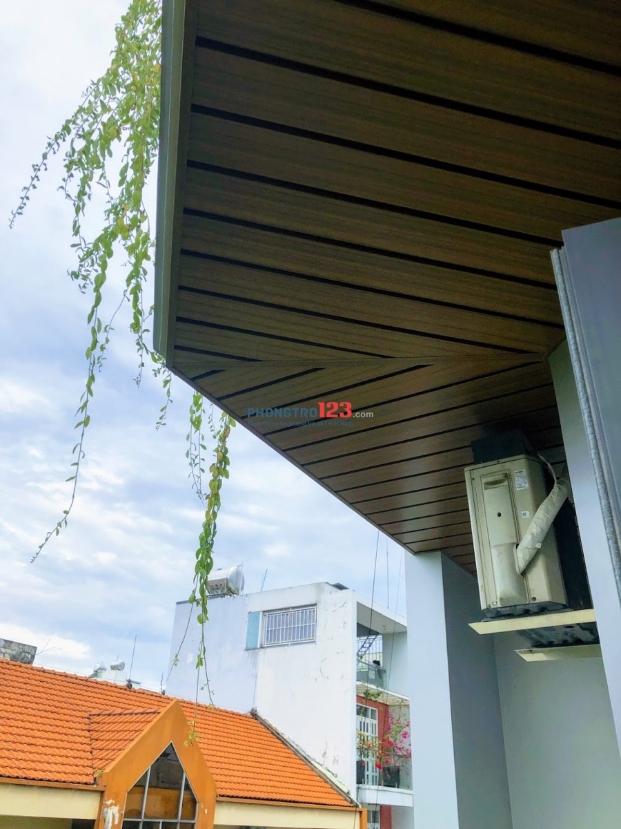Còn 01 phòng, có gác, ban công, máy lạnh, Gía 5tr/ tháng