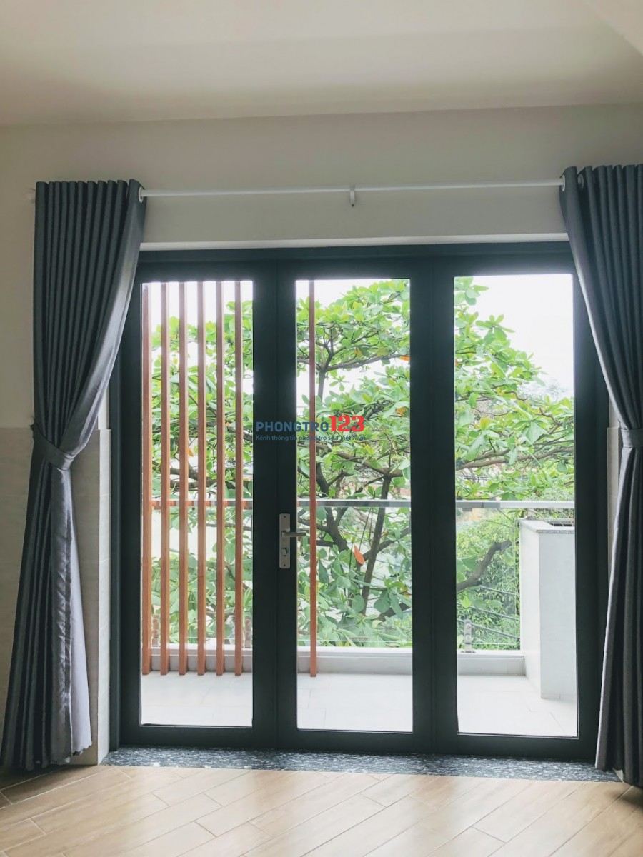 Còn 01 phòng, có gác, ban công, máy lạnh, Gía 5tr/ tháng