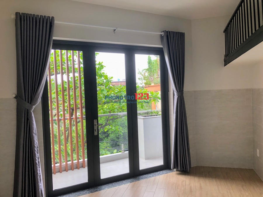 Còn 01 phòng, có gác, ban công, máy lạnh, Gía 5tr/ tháng