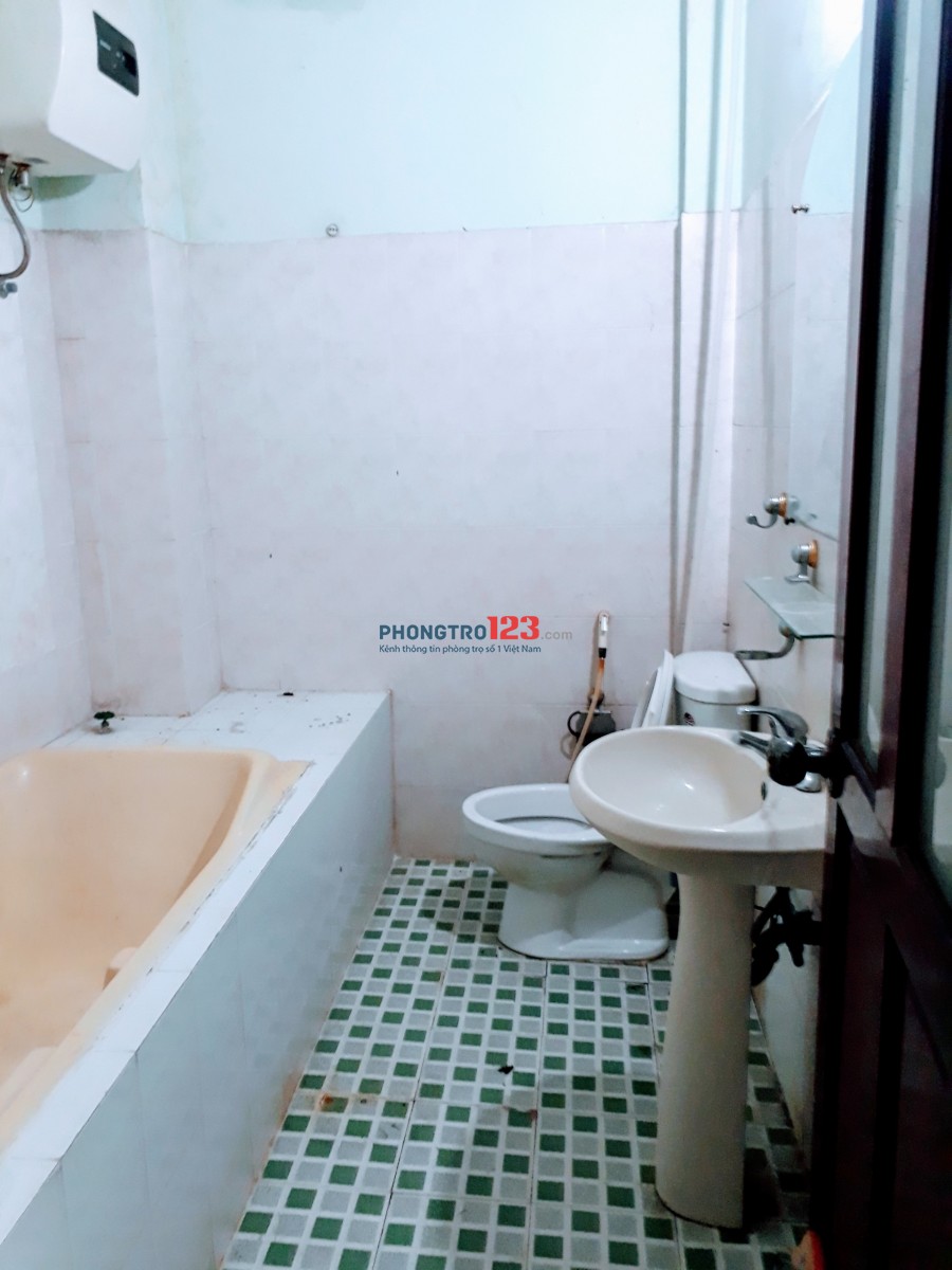 Cần cho thuê phòng đường D2, DT 30m2, máy lạnh, WC riêng, giá 4tr