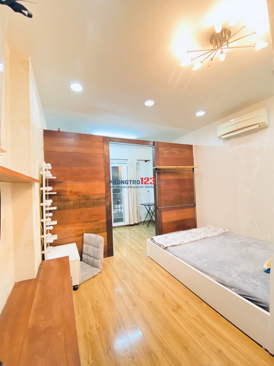 Cho thuê phòng ngay trung tâm Quận 1, mặt tiền Huỳnh Khương Ninh-Ngay công viên Lê Văn Tám, 25m2