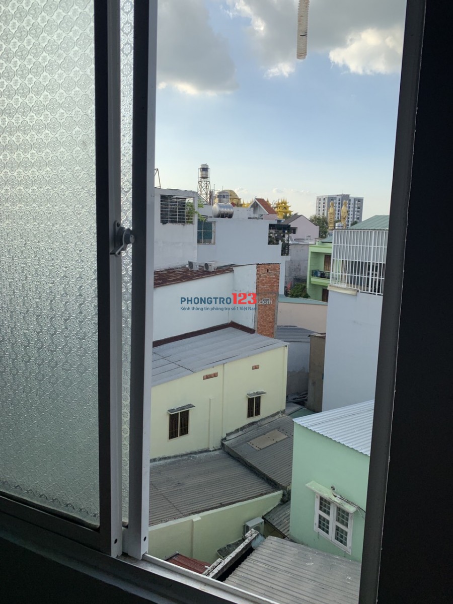 Phòng đẹp thoáng mát MÀ GIÁ LẠI RẺ ĐÂY MỌI NGƯỜI ƠI. Phòng oke lắm nhé Mại zo Mai zo......