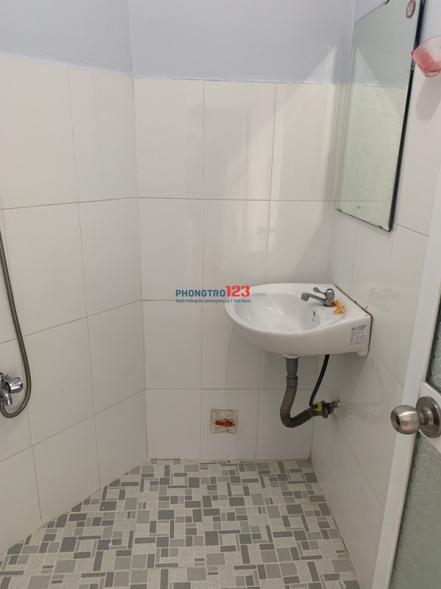 Phòng đẹp thoáng mát MÀ GIÁ LẠI RẺ ĐÂY MỌI NGƯỜI ƠI. Phòng oke lắm nhé Mại zo Mai zo......