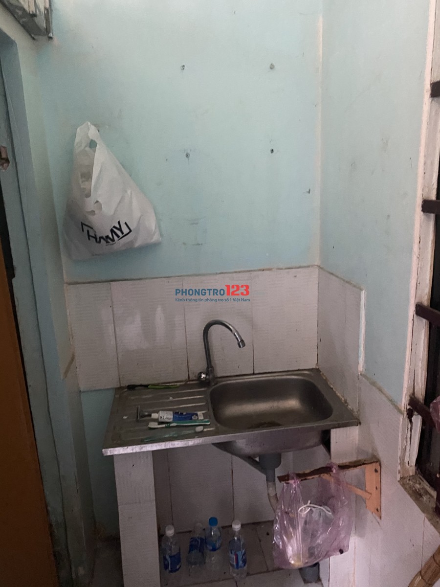 Phòng trọ mặt tiền Kha Vạn Cân giá 2400k Gần chợ Hiệp Bình