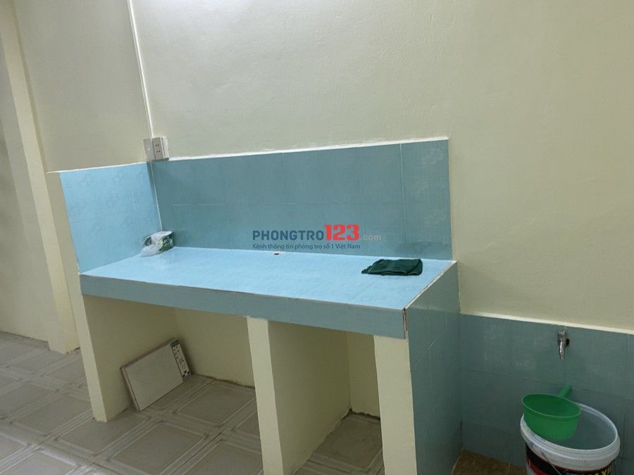 Phòng trọ mặt tiền Kha Vạn Cân giá 2400k Gần chợ Hiệp Bình