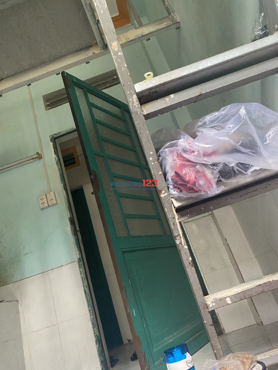 Phòng trọ mặt tiền Kha Vạn Cân giá 2400k Gần chợ Hiệp Bình