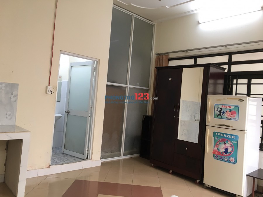 Phòng đẹp, GIÁ RẺ, TIỆN ĐƯỜNG ĐI CÁC TRƯỜNG ĐH GTVT, UEF, HUTECH,... ĐI CÁC Q1, Q3, Q2, Q9,..