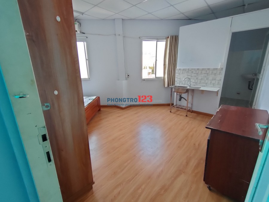 Phòng đẹp thoáng mát MÀ GIÁ LẠI RẺ ĐÂY MỌI NGƯỜI ƠI. Phòng oke lắm nhé Mại zo Mai zo......
