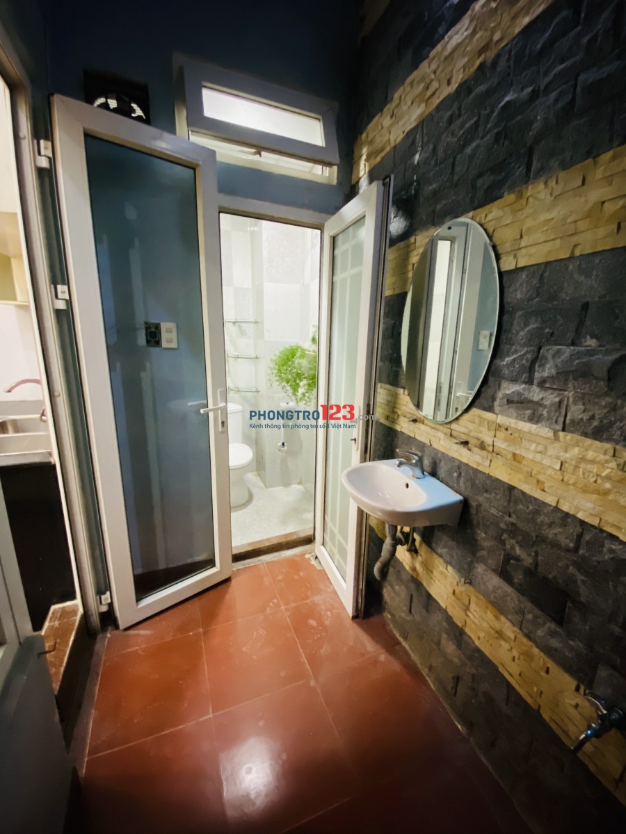 Phòng vip đầy đủ nội thất, cách NGÃ TƯ HÀNG XANH 5p