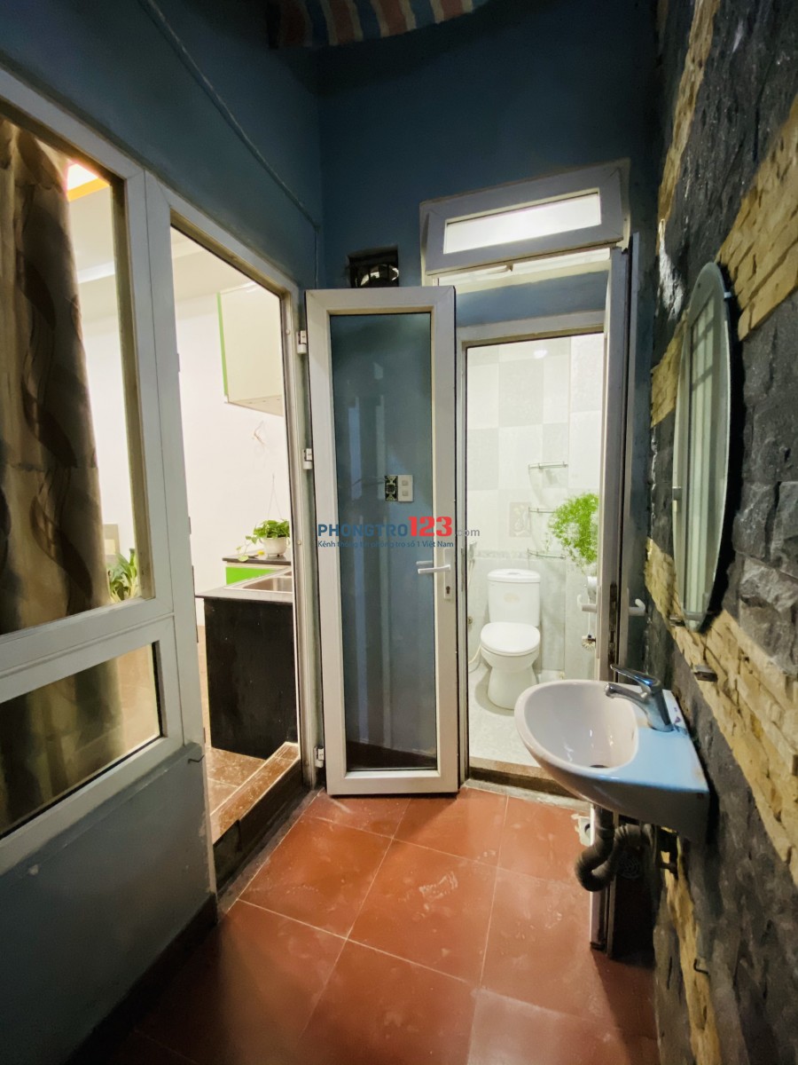 Phòng vip đầy đủ nội thất, cách NGÃ TƯ HÀNG XANH 5p