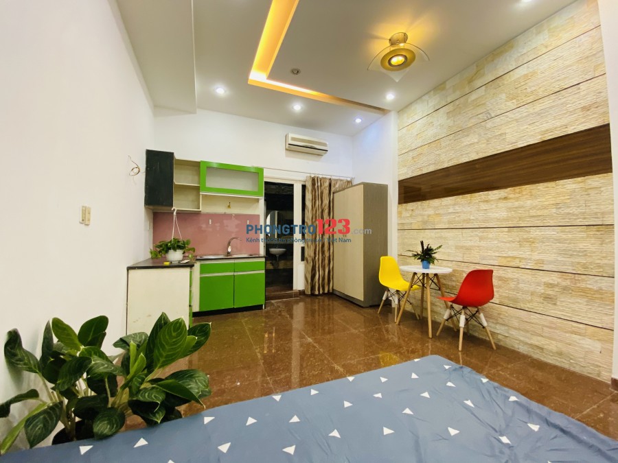 Phòng vip đầy đủ nội thất, cách NGÃ TƯ HÀNG XANH 5p