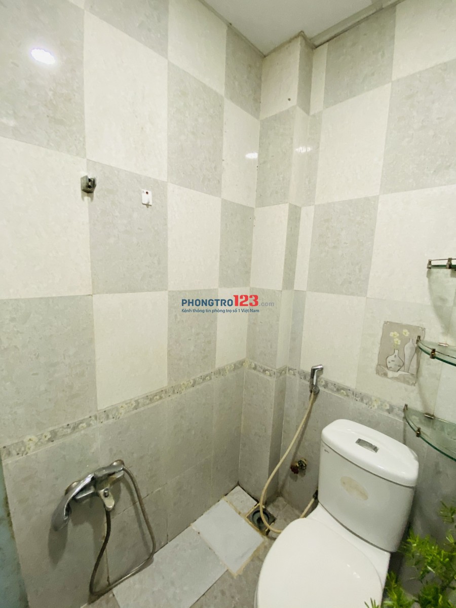 Phòng vip đầy đủ nội thất, cách NGÃ TƯ HÀNG XANH 5p