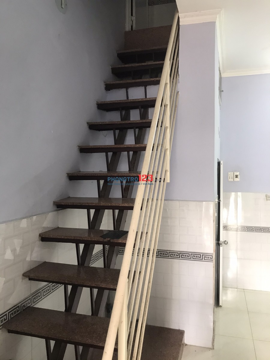 Nhà nguyên căn đường 185 gần chợ 339 Quận 9