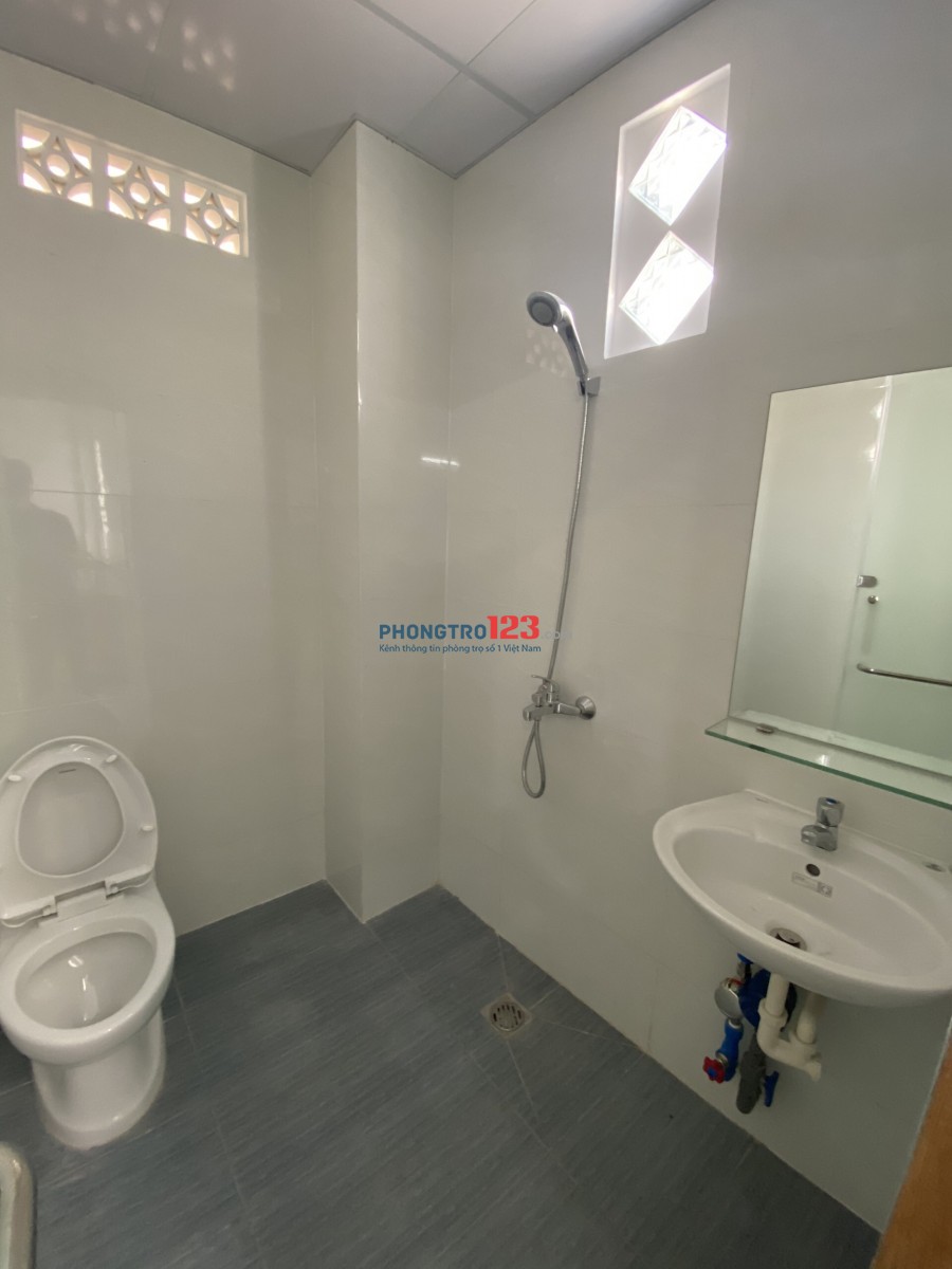 Phòng Full nội thất-Đối diện ETown Cộng Hòa