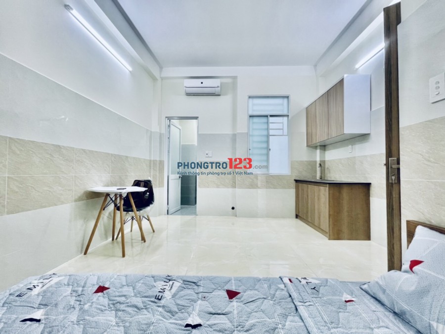 Phòng Full nội thất-Đối diện ETown Cộng Hòa