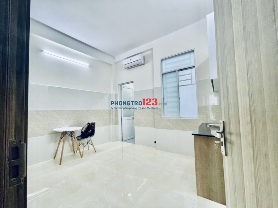 Phòng Full nội thất-Đối diện ETown Cộng Hòa