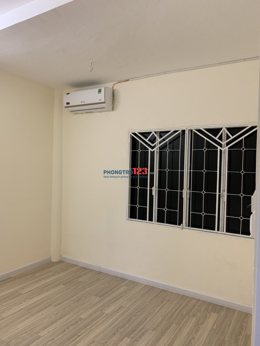 Cho thuê phòng trọ thoáng mát tại Quận Tân Bình có máy lạnh, máy giặt chung, cửa sổ lớn