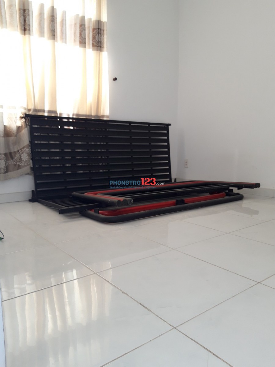 Cho thuê căn hộc hung cư Cao ốc Phố Đông - Hoa Sen 66m² 2PN