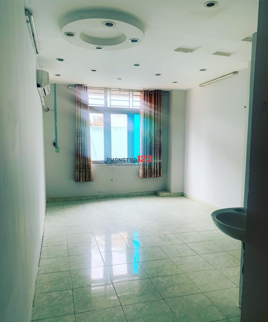 Còn trống 2 phòng cho thuê, đối diện Lotte mặt đường Nguyễn Văn Lượng