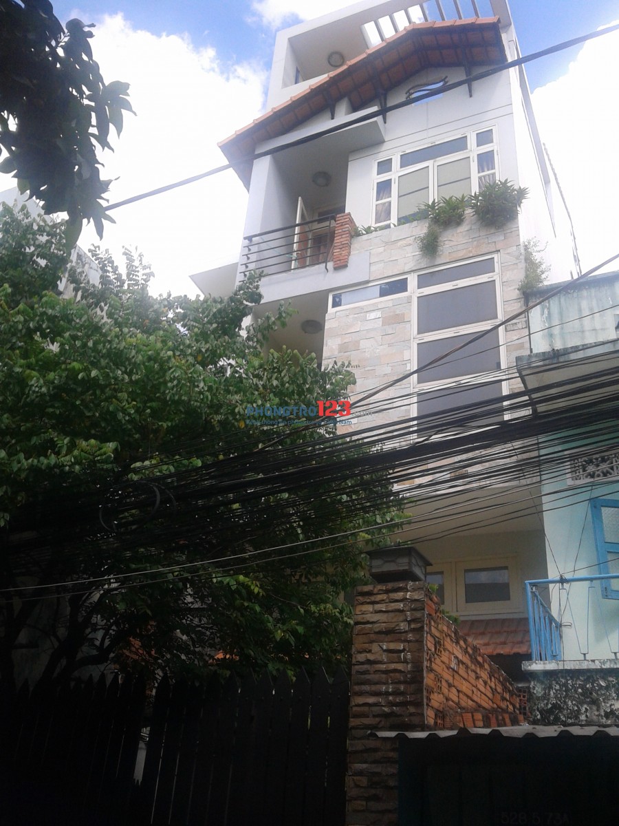Phòng bancol, quận 3,full đồ thoáng mát, giá 4,5tr/ tháng.