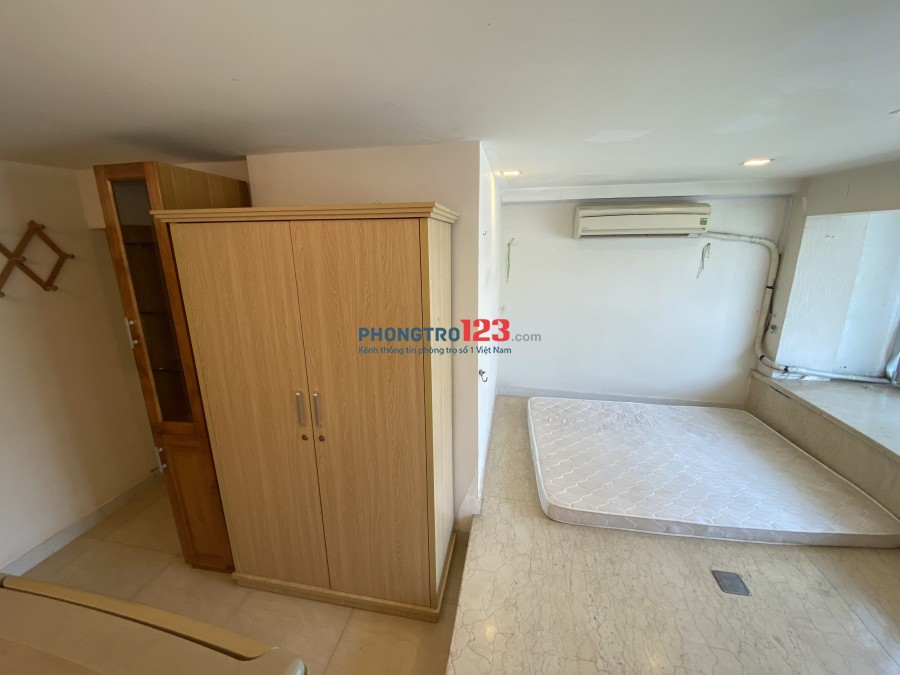 Phòng ngay cầu Nguyễn Tri Phương, Giá QUÁ RẺ mà PHÒNG LẠI NGON.