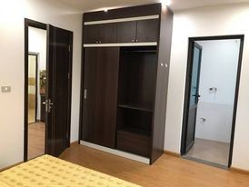 Chính chủ cho thuê căn hộ chung chư mini, diện tích 50m2, 2 ngủ, tại mặt phố Lạc Long Quân, giá 6.3tr/tháng