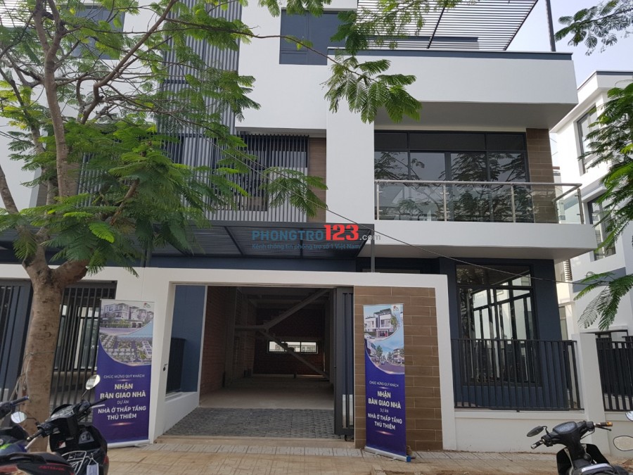Chính chủ cho thuê biệt thự thô 10x20 tại Nguyễn Duy Trinh P Trường Thạnh Q9