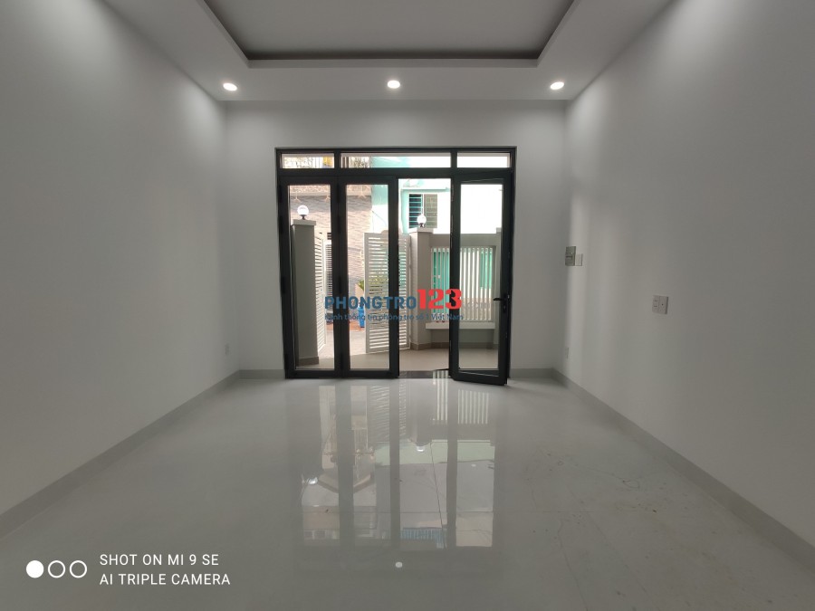 Chính chủ cho thuê nhà mới 1 trệt 2 lầu tại hẻm 140 Vườn Lài P An Phú Đông Q12 giá 10tr/th