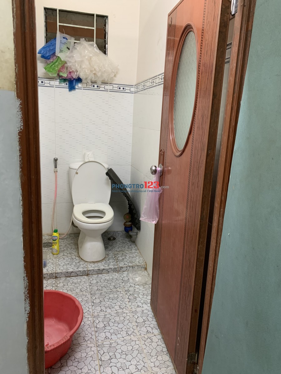 Phòng quận 6 ngay công viên Phú Lâm giá rẻ toilet riêng