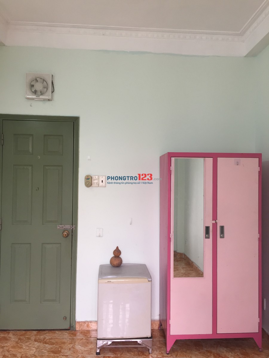 Cho thuê phòng lầu 2, nhà mặt tiền SVH Q10