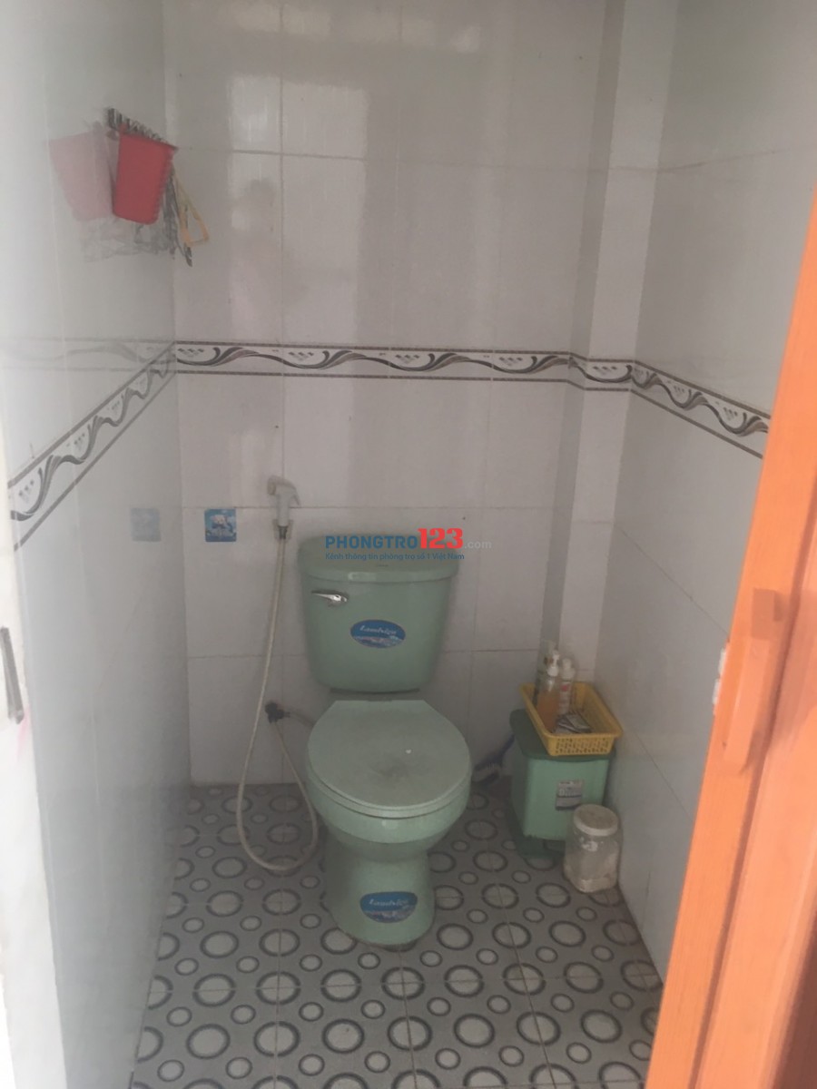 Cho thuê phòng trọ 18m2, có nhà xe, có mạng mạnh huyện Bình Chánh