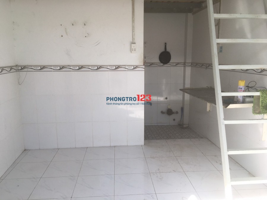 Cho thuê phòng trọ 18m2, có nhà xe, có mạng mạnh huyện Bình Chánh