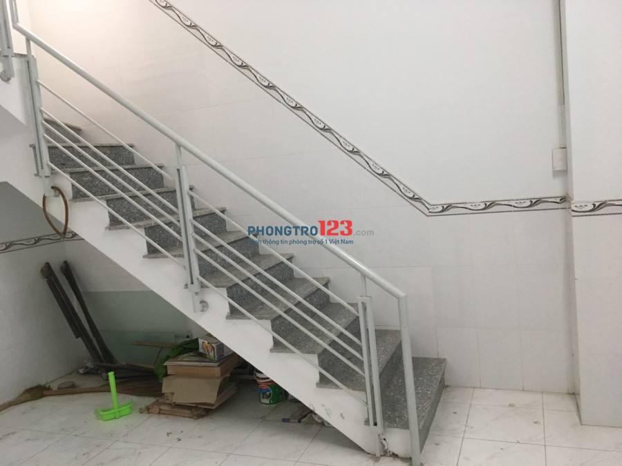 Cho thuê phòng trọ 18m2, có nhà xe, có mạng mạnh huyện Bình Chánh